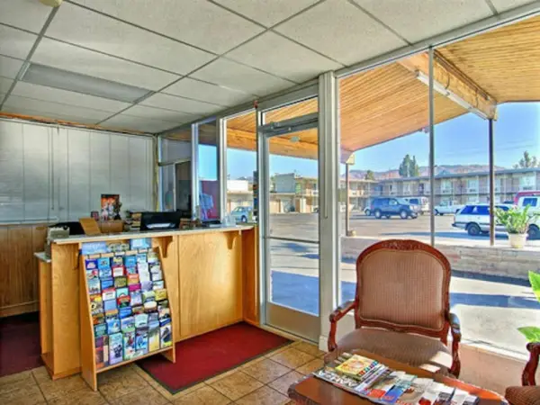 Budget Inn Boise 4